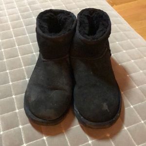 Authentic. UGG short boots size 5